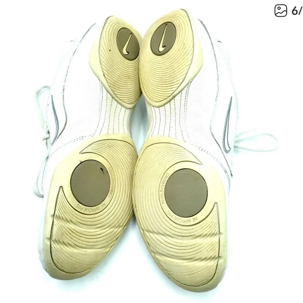 Nike Women's White and Gray Running Shoes